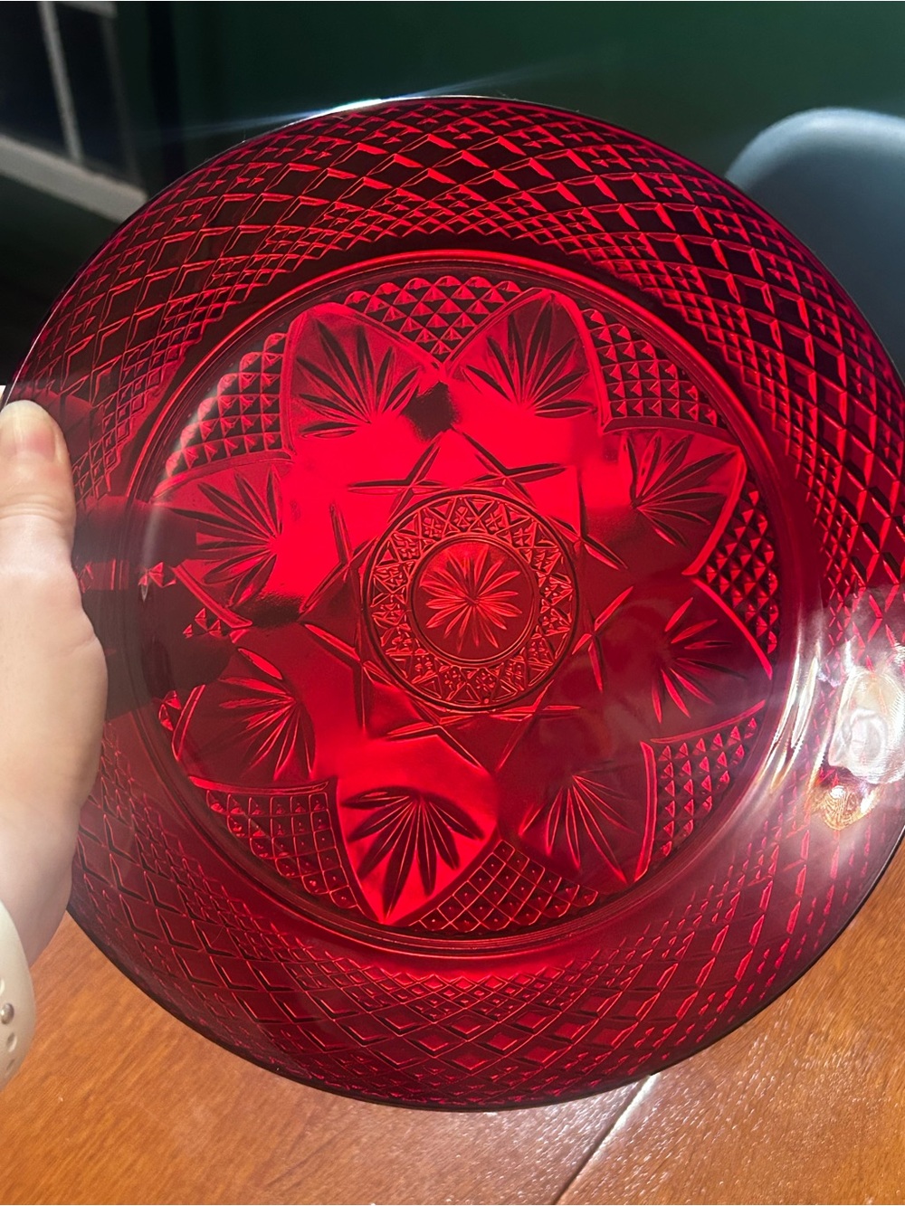 Vintage luminarc antique ruby set 2 plates